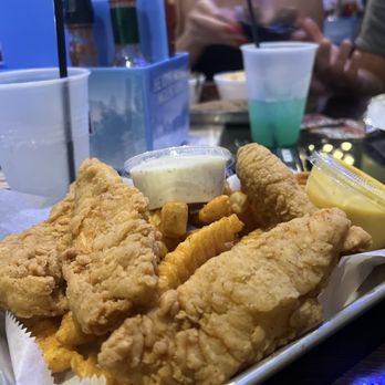 Rippy's Bar & Grill - chicken tenders - Barbeque Near Me - Nashville, Tennessee