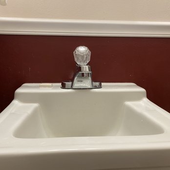 Edgewater Inn & Cottages - Dirty sink backsplash. - Hotels Near Me - Eagle River, Wisconsin