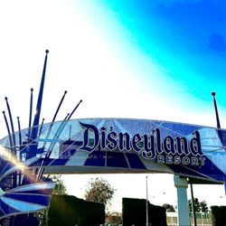 Airway One Shuttle - Disneyland Park Anaheim CA