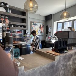 Troisieme Cafe - Counter