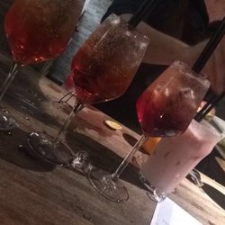 Mayflower Pub - Spritz and strawberry colada