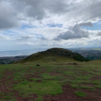 Arthur's Seat - Mound with fewer hikers. - Hiking Near Me - Edinburgh, EDH Arthur's Seat - Mound with fewer hikers. - Hiking Near Me - Edinburgh, EDH