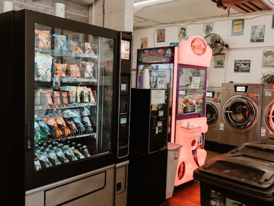 MCLEAN LAUNDRY Updated April 2024 13 Photos 32157 Fort Rd, Rockwood, Michigan Laundromat