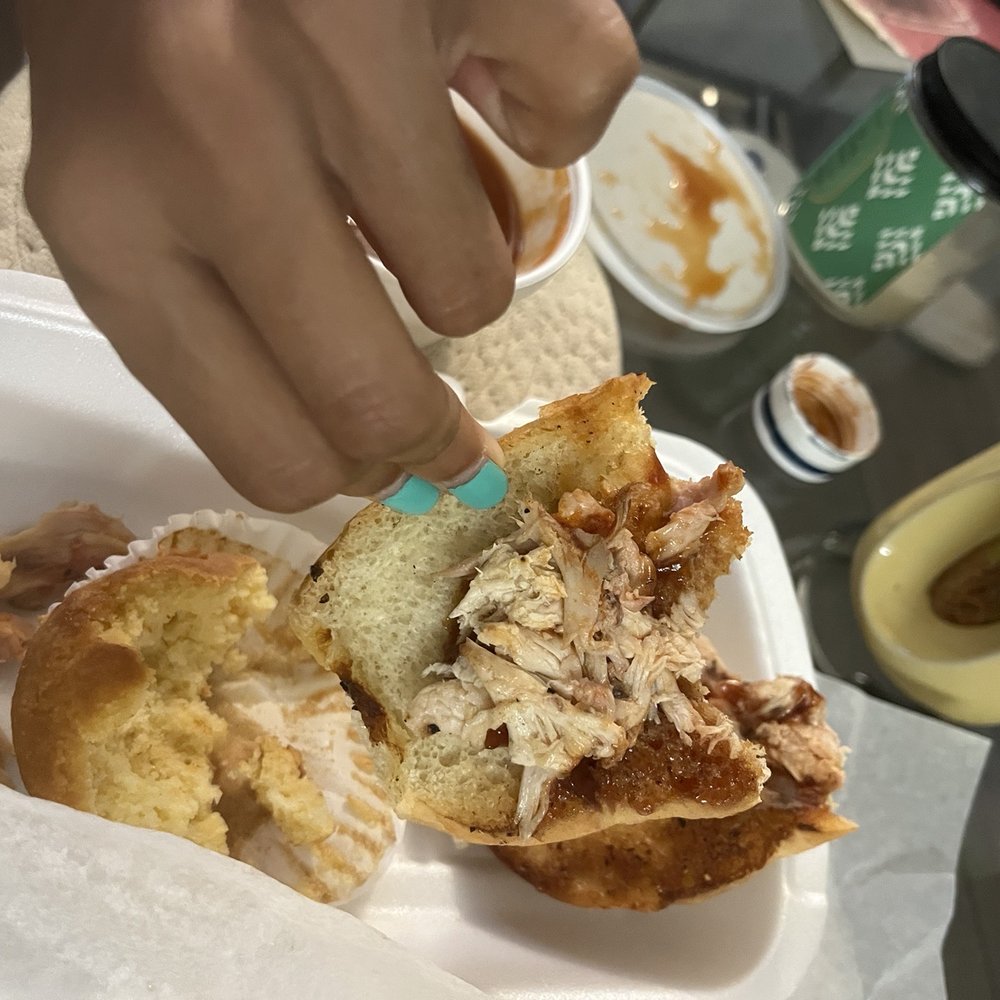 Ribs USA - This was the pulled bbq chicken sandwich and it was completely dry ! I had to add bbq sauce that I had at my house already - Barbeque Near Me - Burbank, California
