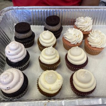 Hawaii Cupcake Factory - Oreo, carrot and chcocolate with cherry frosting cupcakes. - Desserts Near Me - Honolulu, Hawaii Hawaii Cupcake Factory - Oreo, carrot and chcocolate with cherry frosting cupcakes. - Desserts Near Me - Honolulu, Hawaii