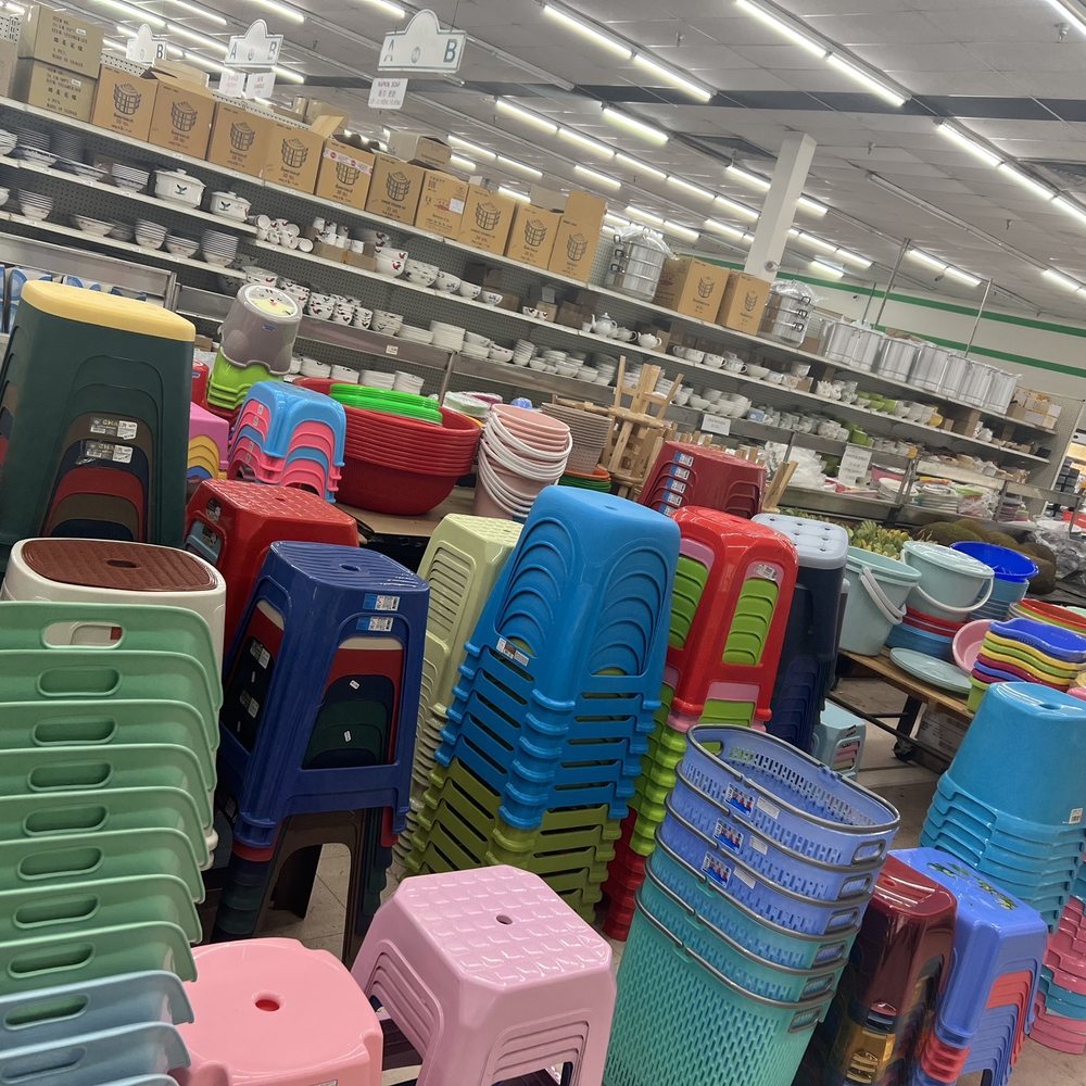 999 Seafood Supermarket - rows of plastic chairs and tables - Seafood Markets Near Me - Albuquerque, New Mexico