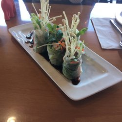 Bangkok Island Thai Fusion - Fresh veggie rolls