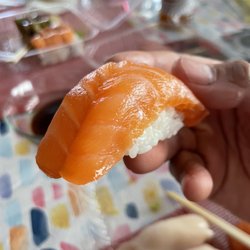 Yuki Hana Sushi - Salmon nigiri