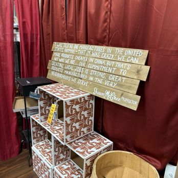 Hollywood Feed - Cute sign - Pet Stores Near Me - Murphy, Texas