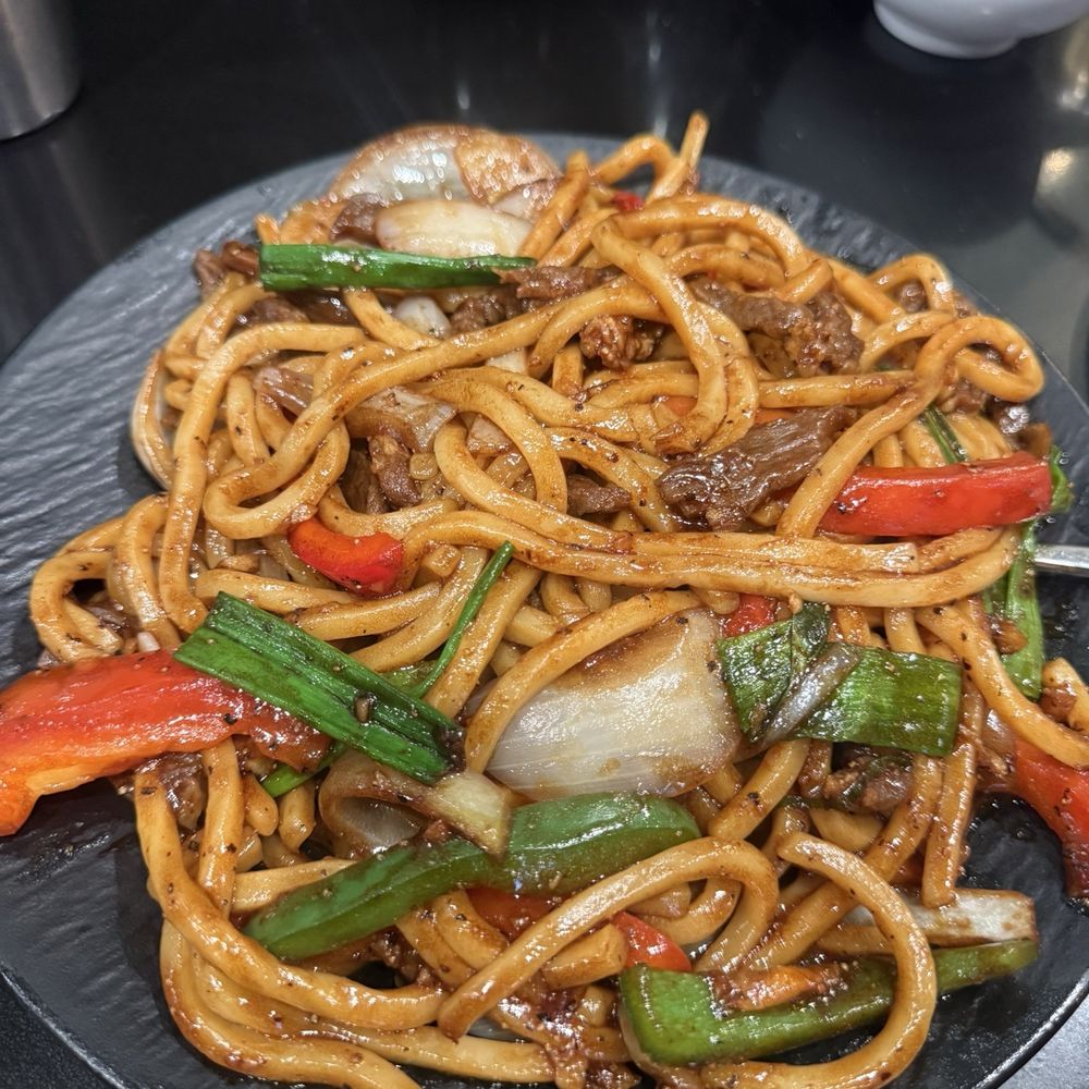 Thumbling - Beef Tenderloin Udon w.Black Pepper - Shanghainese Near Me - West Covina, California