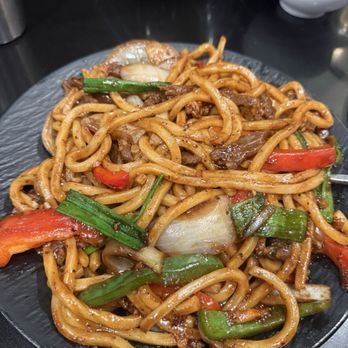 Thumbling - Beef Tenderloin Udon w.Black Pepper - Shanghainese Near Me - West Covina, California Thumbling - Beef Tenderloin Udon w.Black Pepper - Shanghainese Near Me - West Covina, California