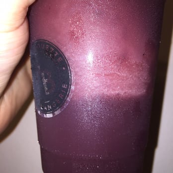 Paris Baguette - An ice floating in juice "smoothie" - Bakeries Near Me - Edison, New Jersey