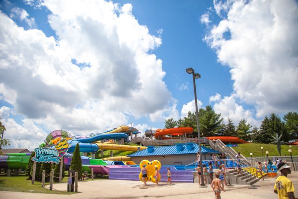 Hurricane Harbor Rockford by null
