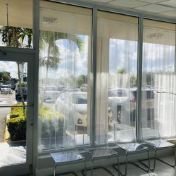 Sol Medical & Pediatrics - Lobby and parking lot