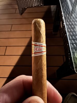 J&J La Casa del Habano Cabo by null