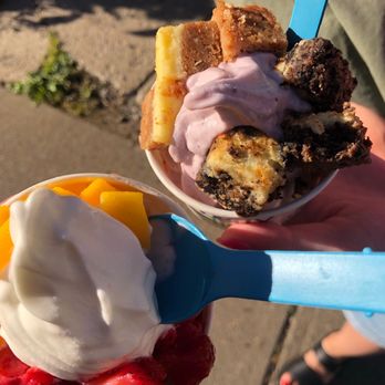 BerryLine - a person holding a bowl of ice cream and fruit - Ice Cream & Frozen Yogurt Near Me - Cambridge, Massachusetts BerryLine - a person holding a bowl of ice cream and fruit - Ice Cream & Frozen Yogurt Near Me - Cambridge, Massachusetts