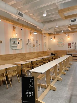 Honey's Bistro by null