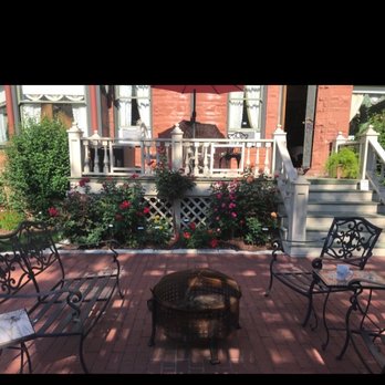 Schuster Mansion Bed & Breakfast - Bed & Breakfast Near Me - Milwaukee, Wisconsin