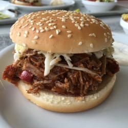 Große Mensa - Pulled Pork Burger.