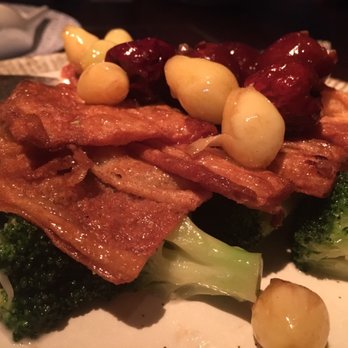 卅二公館 - Fried bean curd skin with broccoli - Dim Sum Near Me - Hong Kong, HK 卅二公館 - Fried bean curd skin with broccoli - Dim Sum Near Me - Hong Kong, HK