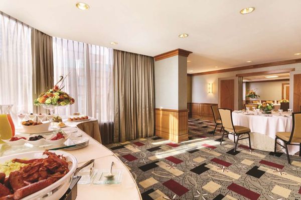 DoubleTree by Hilton Hotel Toronto Downtown by null