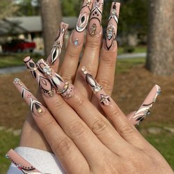 Q Nails and Spa