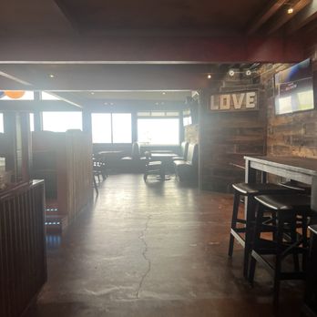 Kicker's - Front entrance view - Seafood Near Me - Morro Bay, California