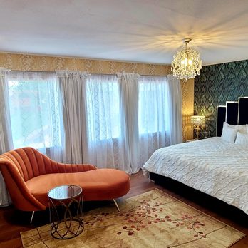 The Retro Inn - Great Gatsby Suite - Hotels Near Me - Cortez, Colorado The Retro Inn - Great Gatsby Suite - Hotels Near Me - Cortez, Colorado
