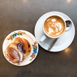 Forsa Hembageri - Hallon & vanilj smörknut + cappuccino