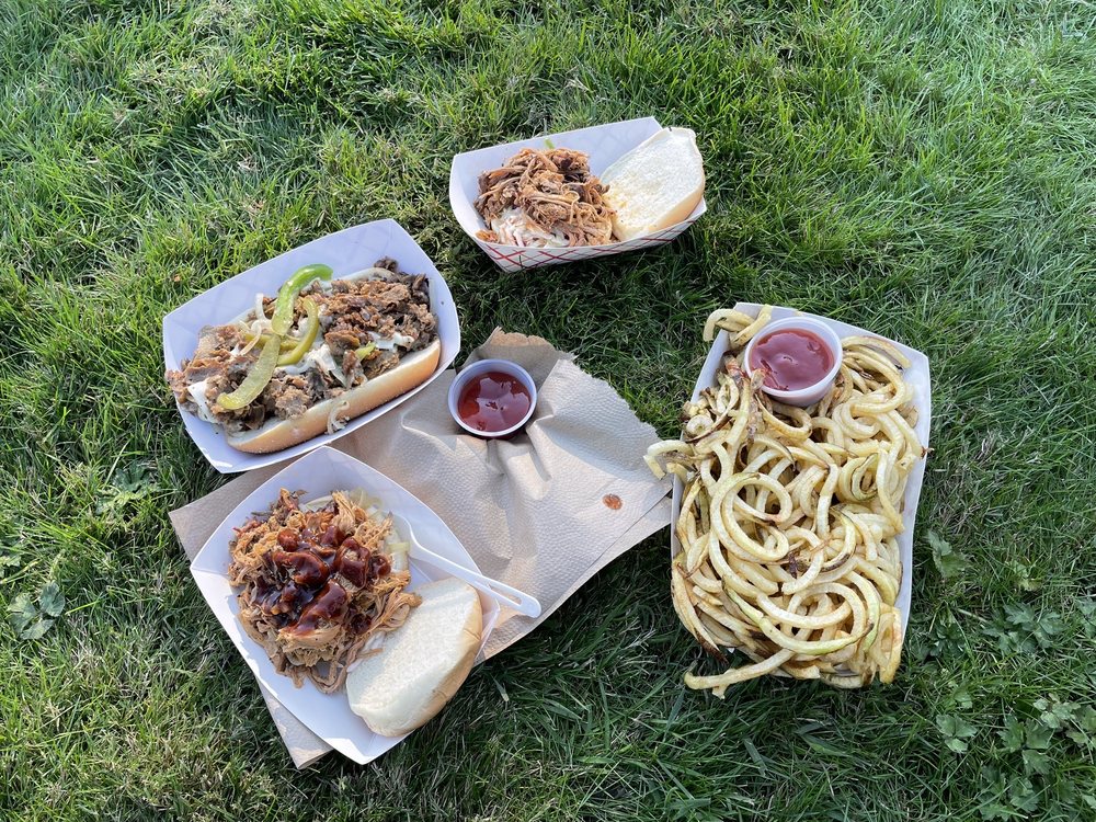 Gip's Down Home BBQ Logo