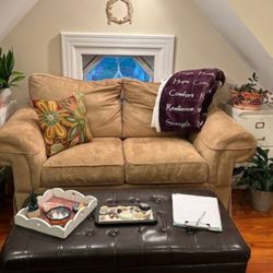 Jessica Senick MSW, LCSW - Welcome to my Red Bank, NJ therapy office. A cozy, calm space for therapy and counseling sessions.