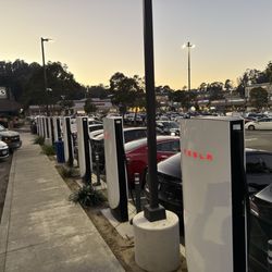 Bayhill Shopping Center