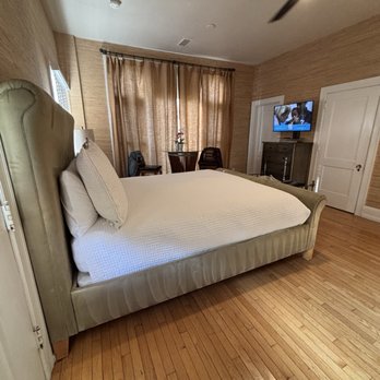 Harbor House Inn - 118A - Hotels Near Me - Santa Barbara, California Harbor House Inn - 118A - Hotels Near Me - Santa Barbara, California