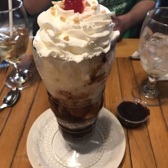 Al's Cafe & Creamery - Great shakes and sundaes! - Diners Near Me - Elgin, Illinois Al's Cafe & Creamery - Great shakes and sundaes! - Diners Near Me - Elgin, Illinois