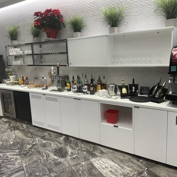 Air Canada Maple Leaf Lounge - Deluxe self-serve soda, coffee and boozy bar - Airport Lounges Near Me Air Canada Maple Leaf Lounge - Deluxe self-serve soda, coffee and boozy bar - Airport Lounges Near Me