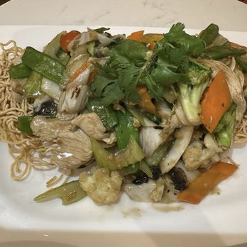 Lantern House Kitchen & Bar - Crispy Pan Noodle with Chicken - Asian Fusion Near Me - Reston, Virginia