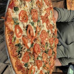 Tuscan Vegetarian
Spinach, mushrooms, vine-ripe tomatoes, asparagus,
Tuscan seasoning and mozzarella cheese. Tuscan Vegetarian
Spinach, mushrooms, vine-ripe tomatoes, asparagus,
Tuscan seasoning and mozzarella cheese.