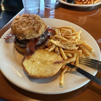 Liberty Park Grill - Bacon Mac and Cheese burger - very disappointing. The Fried Mac and Cheese was ice cold. - American Near Me - Clarksville, Tennessee