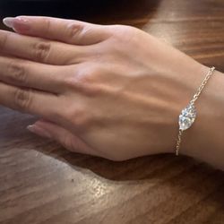 Michael & Co Jewelers - Loose diamond set in 14K yellow gold bracelet