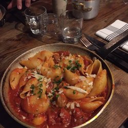 Le 36 - J ai oubli le nom ! Pâte saucisse italienne joue de bœuf et sauce tomaté fraîche avec des morceaux de tomate !