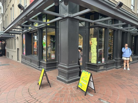 Lee's Donuts Gastown by null