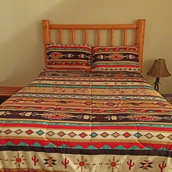 Brundage Vacations - main bed - Hotels Near Me - McCall, Idaho Brundage Vacations - main bed - Hotels Near Me - McCall, Idaho