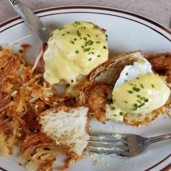 Buttermilk's Farmhouse - Half of The Gump & half of The Traitor - Breakfast & Brunch Near Me - Patchogue, New York
