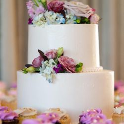 Miracle Bakery - Wedding Cake