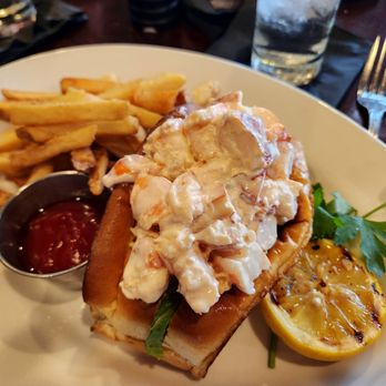 Ditka's Oakbrook - New England Lobster & Shrimp Roll - American Near Me - Oakbrook Terrace, Illinois
