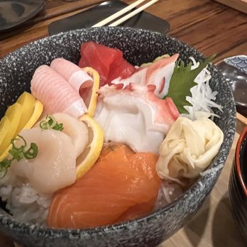 Maguro - Chirashi - Sushi Bars Near Me - Brookline, Massachusetts