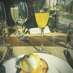 Estro - Eggs Benedict, mimosa & pisco sour