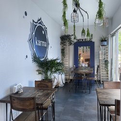 Karma Juice Bar & Eatery - Clean and cute!