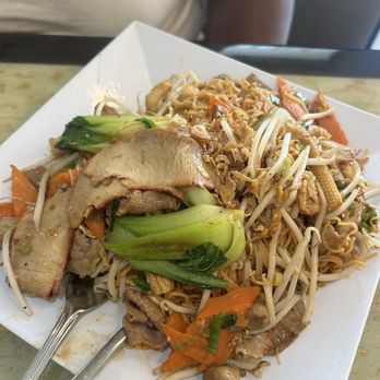 Mi La Cay - Fried noodles with various meat - Vietnamese Near Me - Silver Spring, Maryland