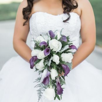 A Love's in Bloom - Florists Near Me